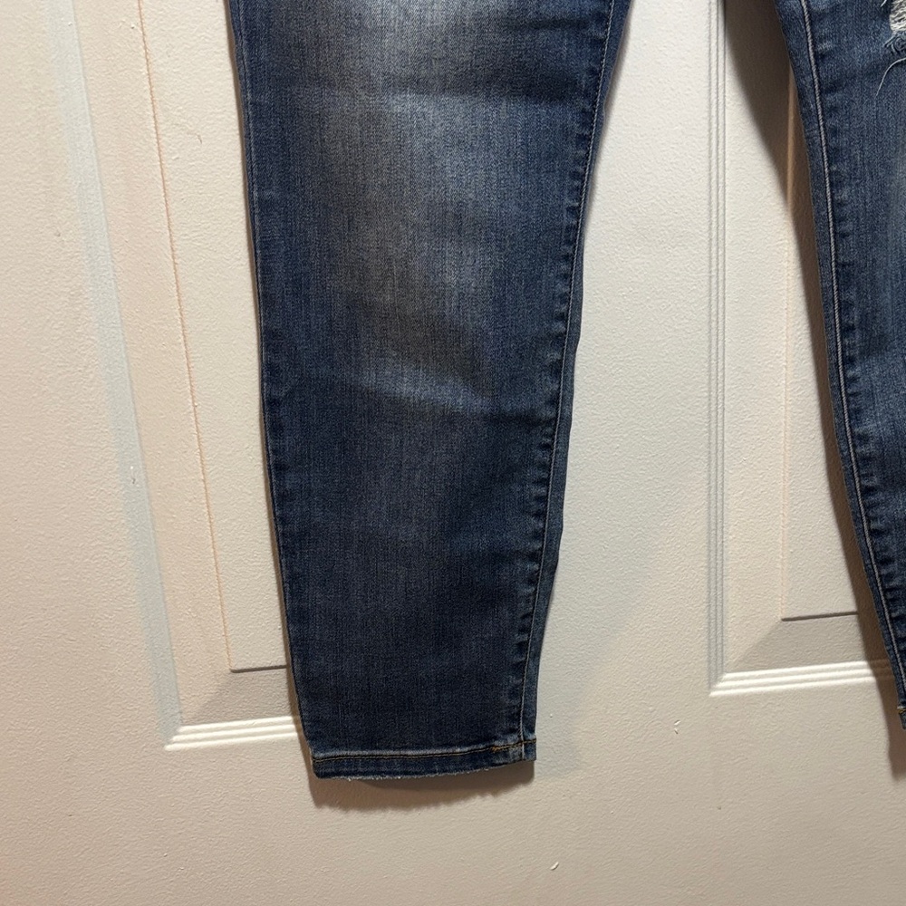 Judy Blue Medium Wash Distressed Cropped Jeans - Picture 4 of 16